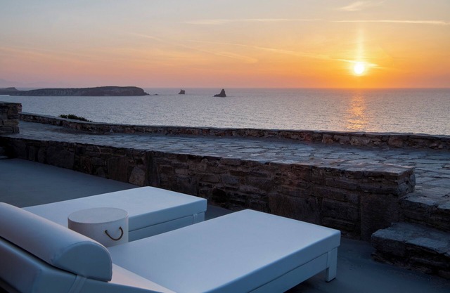 Ocean Stone Suite: Overlooking the Aegean Sea!