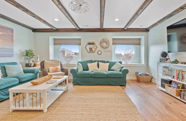 Ocean-Themed Family Getaway in Downtown Rexburg | Sleeps 12 | BYU-Idaho Nearby