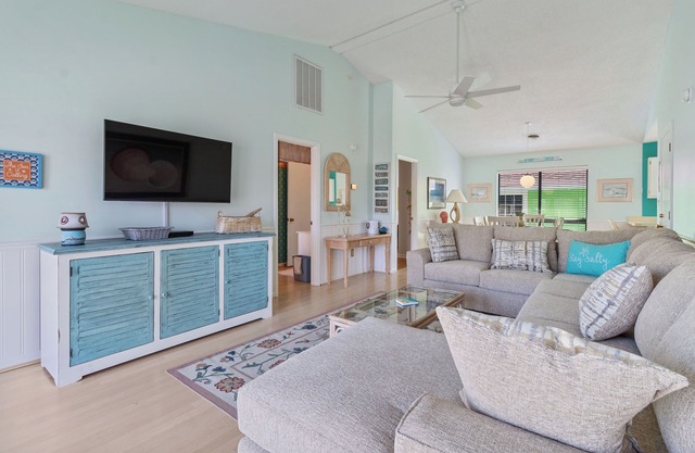 Ocean Vibes: Pet-Friendly, Walk to Beach + Pool