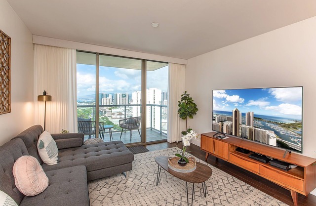 Ocean View 2 Bed Condo w/AC/Pool/Gym/1 Parking/Washer & Dryer