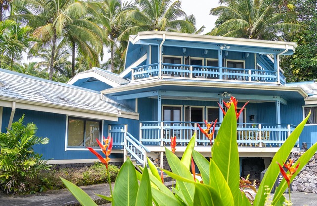 Ocean view Custom home steps away from Kehena Black Sand Beach