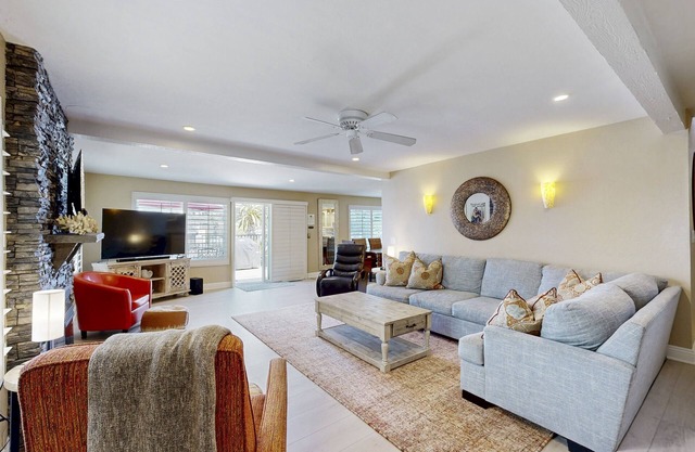 Ocean-view home with fireplace & furnished balcony - walk to North Beach