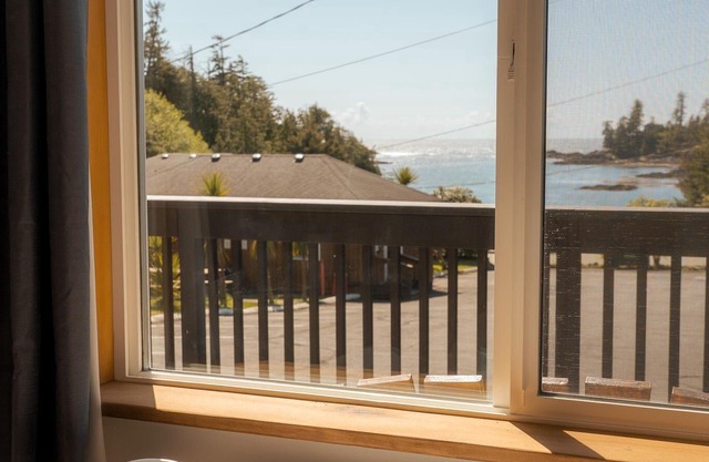 Ocean View Jacuzzi Suite | #12