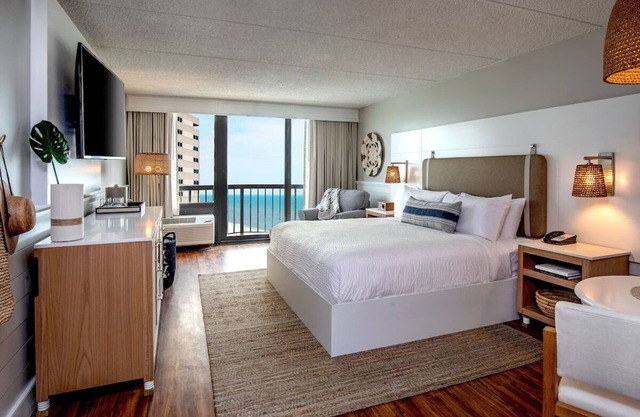 Ocean View King, Ashore Resort, Relaxing Beachfront, Oceanfront Dining