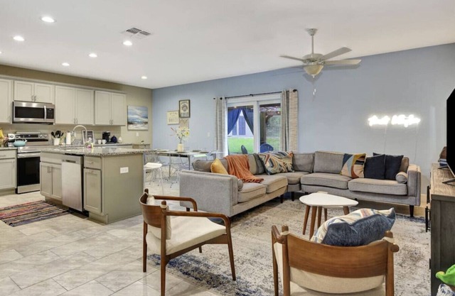 OCEAN VIEW | 6 bedrooms, 2 Game rooms, Parking, AC