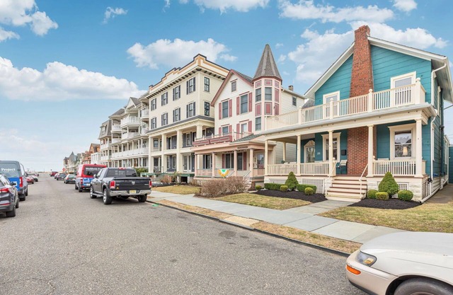 Ocean View with Garage, Private Driveway and Yard! 1.5 Blocks to Beach!