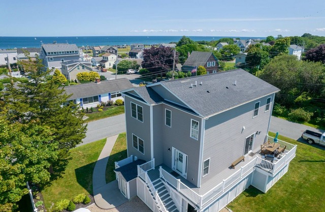 Ocean Views,150 yards to Scarborough Beach, 6 Bedrooms, 3.5 Bathrooms