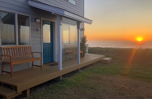 Ocean Views From Every Bedroom, Private Beach Access, Hot Tub, Game Room, WiFi