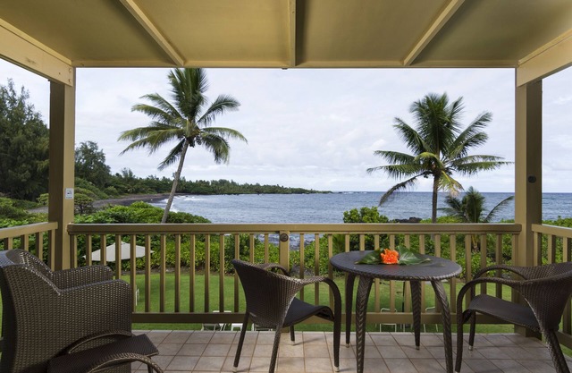 Oceanfront #2 at Hana Kai Maui - Romantic Studio 100' from Water!