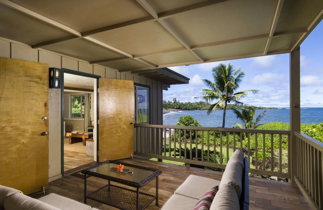 Oceanfront #3 at Hana Kai Maui - 1 Bedroom Corner Unit 100ʻ from Water!