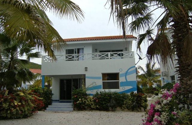 Oceanfront, 3 bedroom property, Lovely location
