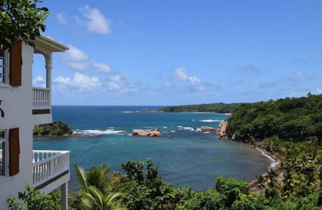 Oceanfront 3-bedroom villa with spectacular view!