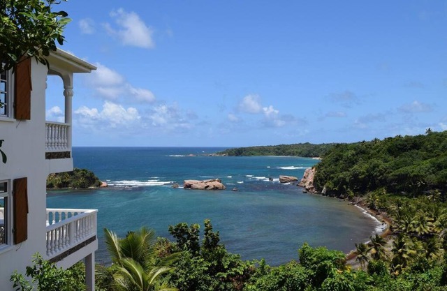 Oceanfront 3-bedroom villa with spectacular view!