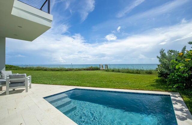 Oceanfront 4-bed Villa with private pool. Weekly discount for spring and summer.