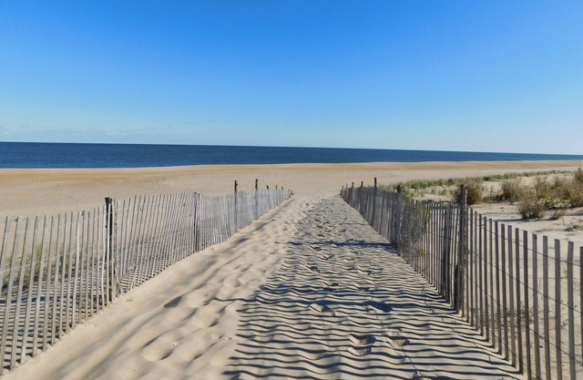 Oceanfront 4BR Duplex in Bethany Beach – Direct Beach Access & Stunning Views