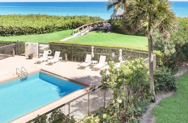Oceanfront Condo on the beach 2bed 2ba renovated ocean views heated pool hot tub