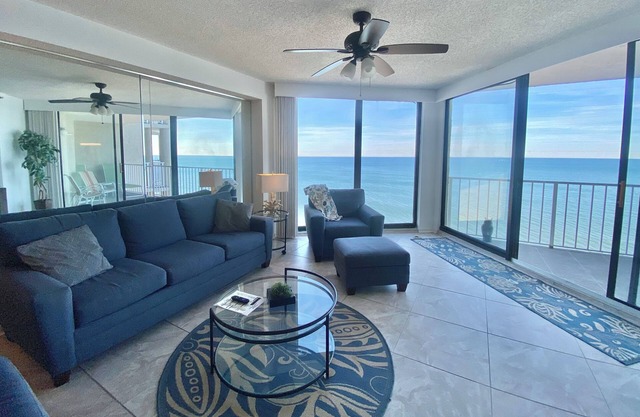 Oceanfront Condo with Outrageous View, Garden City Beach