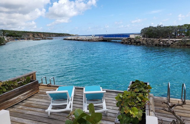 Oceanfront condo with direct access to the lagoon. TOP rated! True gem!