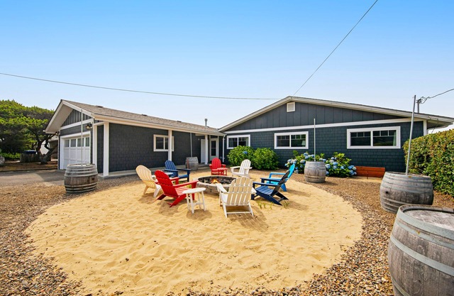 Oceanfront, dog-friendly house with deck, private hot tub & stunning views