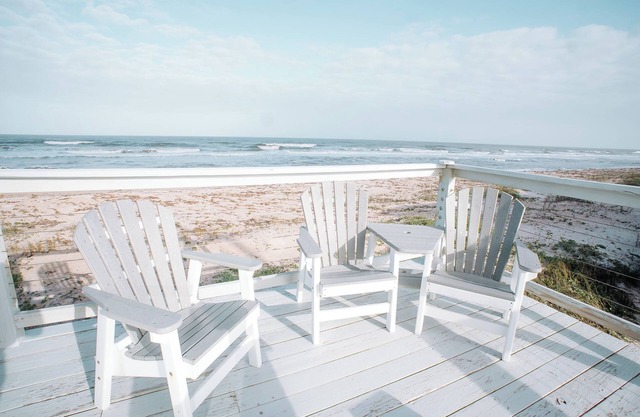 Oceanfront Escape – Grill, Hammocks, Views & Pet Friendly!