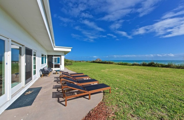 Oceanfront estate with pool and 2 villas
