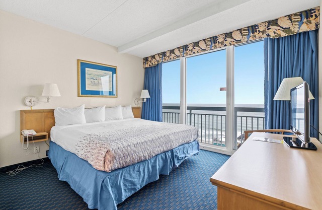 Oceanfront Family 1 br + Kids Bunk Nook S