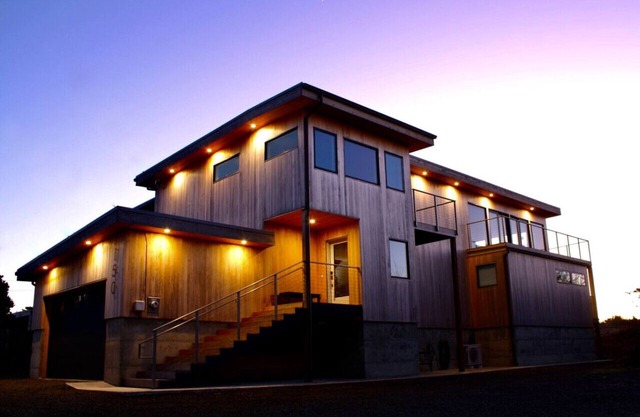 Oceanfront Getaway w/Stunning Views & Soaking Tub