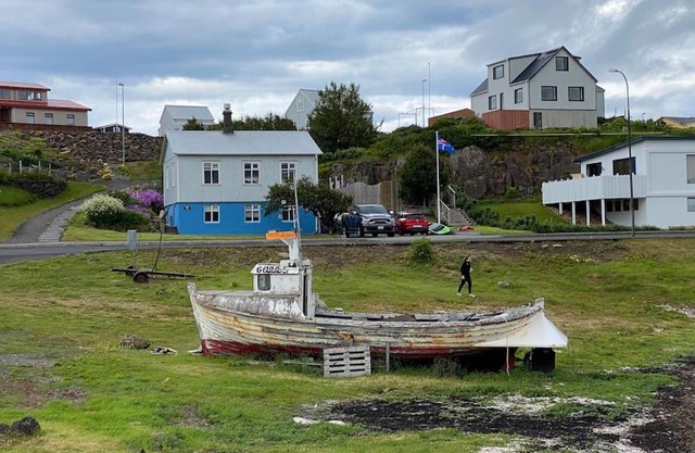 Oceanfront holiday home with outdoor hot tub.