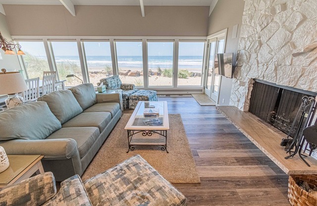 Oceanfront home in gated community, deck, bbq, enjoy with river and ocean views