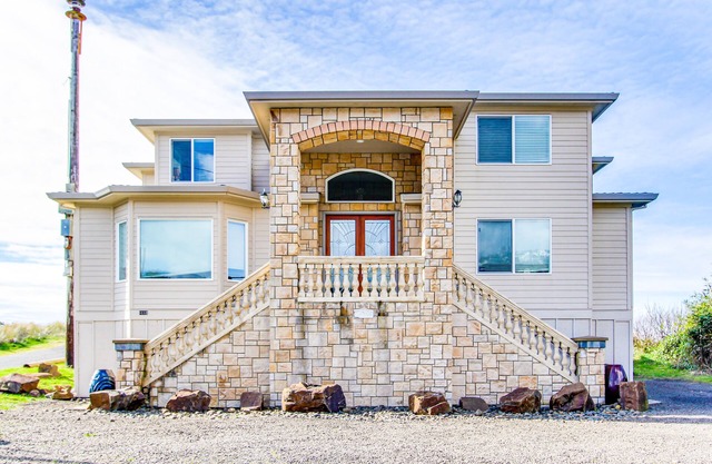 Oceanfront Home with Private Hot Tub & Amazing Beach Views - Dogs Welcome