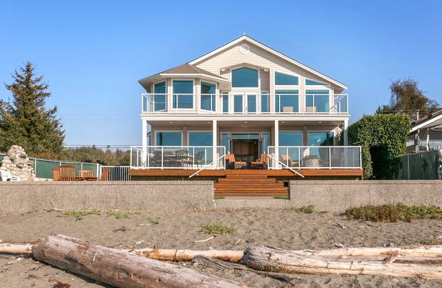 Oceanfront Home with Amazing Views, and Easy Beach Access