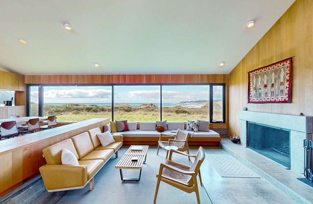 Oceanfront home with private hot tub, views, beach access & shared pools/tennis