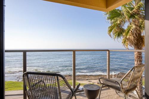 Oceanfront in La Jolla Steps to Beach Shops Dining Dawn Patrol by AvantStay