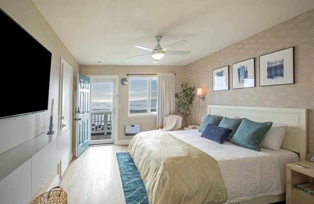 Oceanfront King l Jacuzzi | Newly Renovated | Rm 3