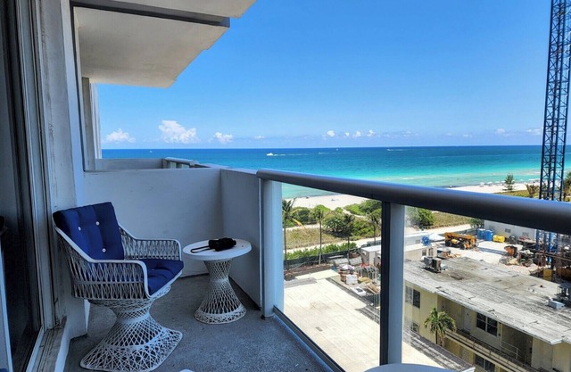 Oceanfront Luxury 2/2 With Views, Free Valet, Pool, Dogs Ok