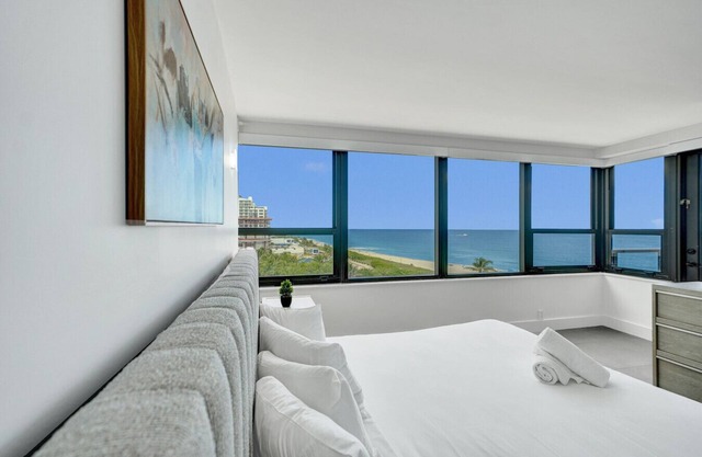 Oceanfront Luxury 3BR/3BA Condo w/Resort Pools, Gym & Sauna 902