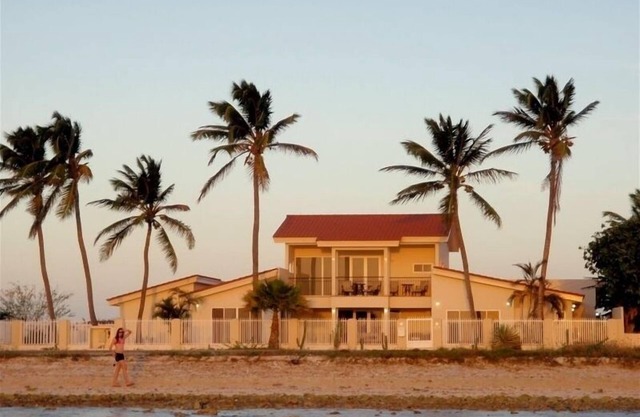 Oceanfront Luxury Malmok 5 Bedroom 6 Bath Villa