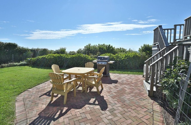 Oceanfront Nantucket House With Nearby Stairs To Beach