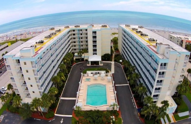Oceanfront Oasis: 6th Floor Direct Oceanfront