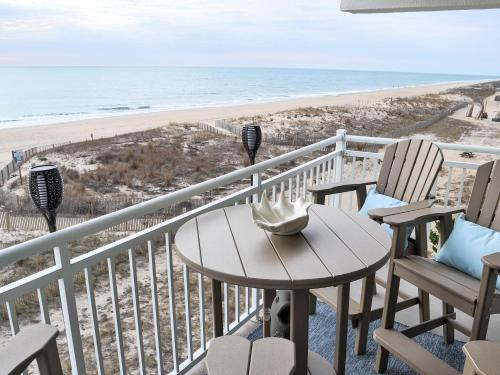 Oceanfront Oasis - Corner Balcony, Ocean Views, Full Kitchen, Steps to the Beach