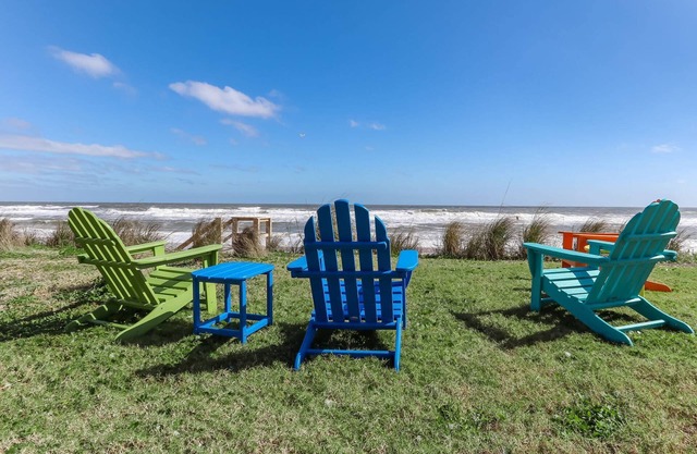 Oceanfront Paradise | Unwind w/Mesmerizing Ocean Views |Sun-Soaked Deck |2 Suites |Private Yard