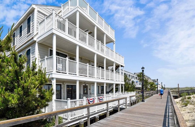Oceanfront, Pristine 1br 1 Ba Condo, Relax And Rejuvenate By The Sea.