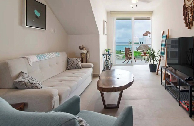 Oceanfront Seahorse | Private Hot Tub Beach Access