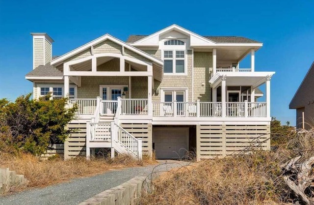 Oceanfront, separate detached suite with rental of home, BHI