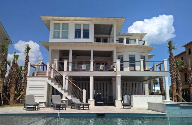 OCEANFRONT/Sleeps 12/LANDS END/POOL SPA/ELEVATOR/SUMMER KITCHEN