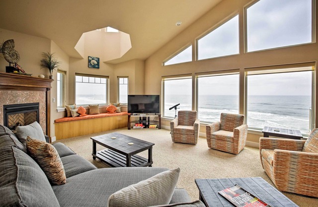 Oceanfront South Beach Home w/Hot Tub & Sauna