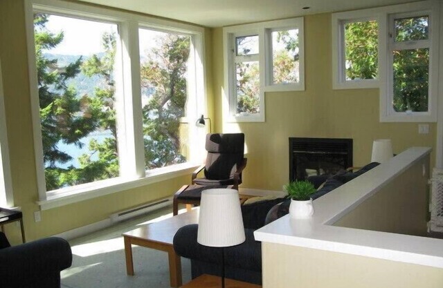 Oceanfront Spacious Family Home W Private Beach Near Victoria