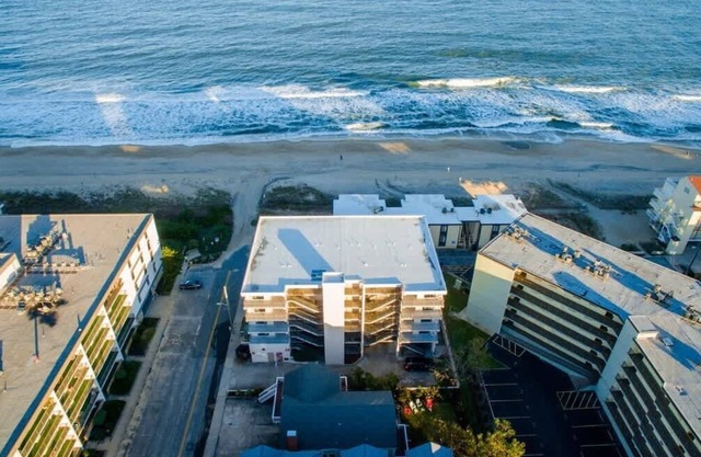 Oceanfront Stay King Bed Private Balcony