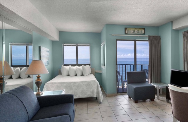 Oceanfront Sun Suite w/Private Balcony + Official On-Site Rental Privileges