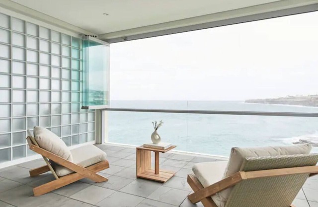 Oceanfront Tamarama Apartment: Best View in Sydney